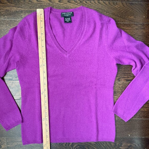 Lord & Taylor purple V-neck 100% Cashmere Sweater-Size Small Petite - Picture 5 of 5